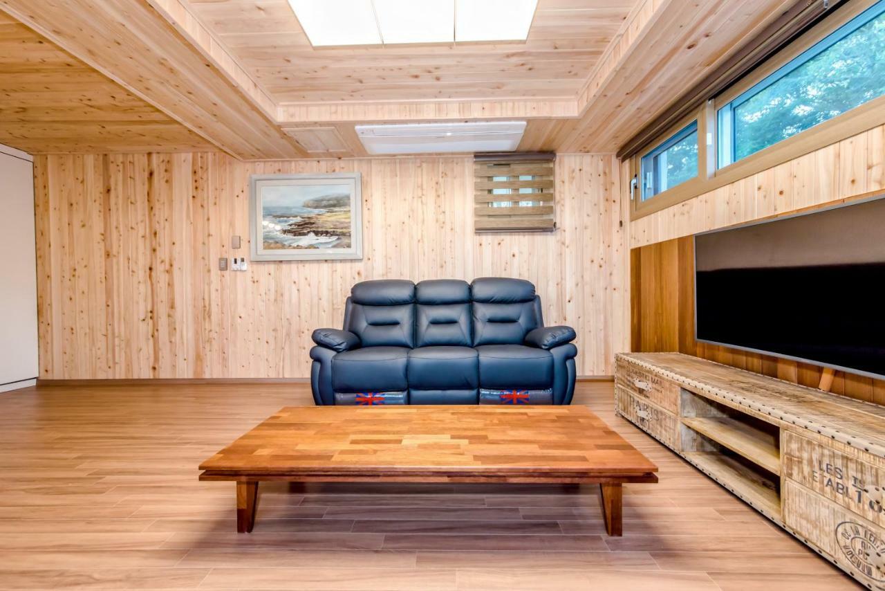Dongbackdongsan Pension Jeju Dış mekan fotoğraf