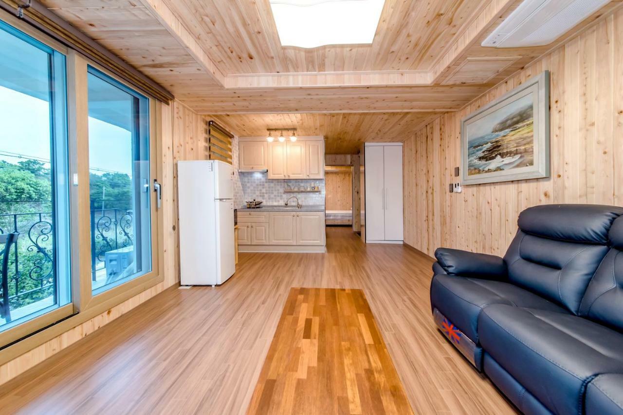 Dongbackdongsan Pension Jeju Dış mekan fotoğraf
