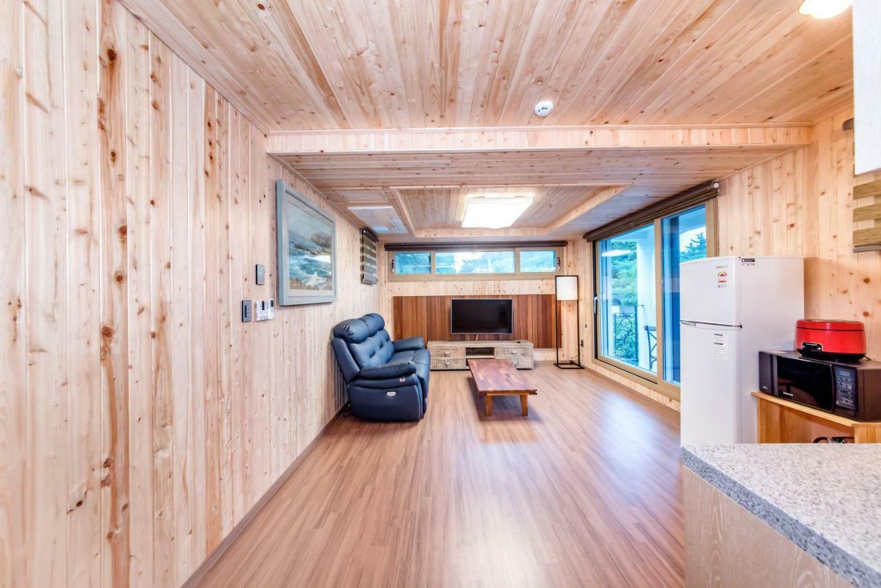 Dongbackdongsan Pension Jeju Dış mekan fotoğraf