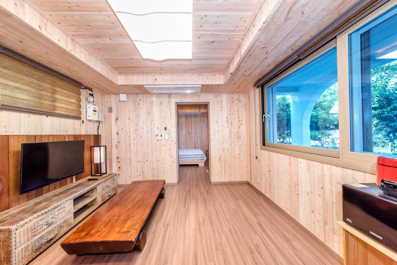 Dongbackdongsan Pension Jeju Dış mekan fotoğraf