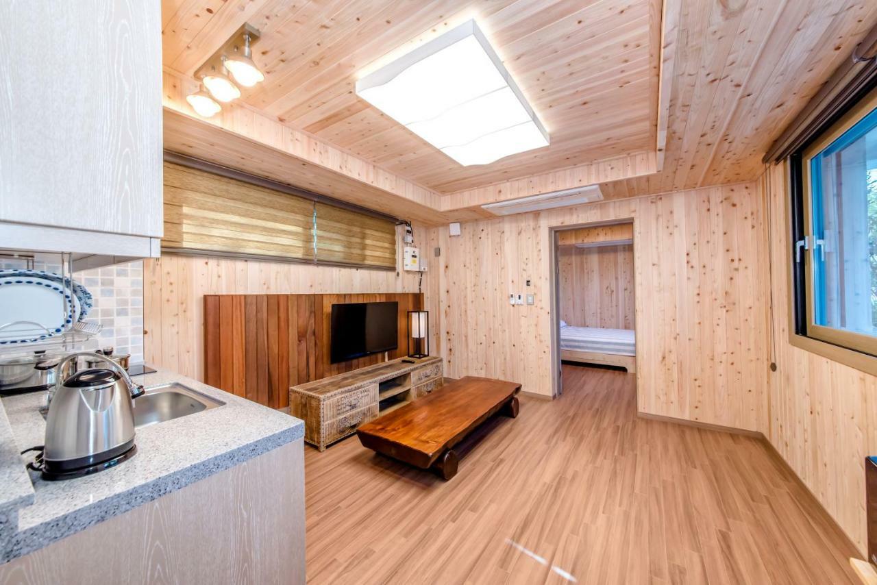 Dongbackdongsan Pension Jeju Dış mekan fotoğraf